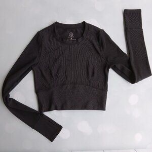 Move Theology‎ ribbed workout midriff crop black long sleeved Size M